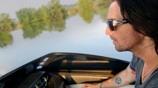 Country star Jake Owen shows how boating inspires his life and music